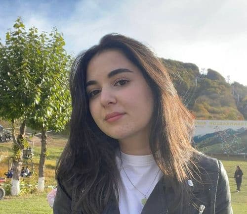 Мери Акобян